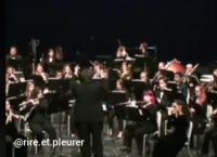 Viral: Προσοχή στις ιπτάμενες… νότες – Βίντεο που θα σε λυγίσει απ’ τα γέλια (vid)