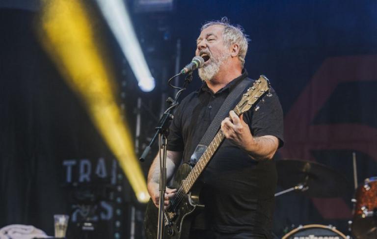 Pete Shelley: Πέθανε ο τραγουδιστής των Buzzcocks (pics&vids)