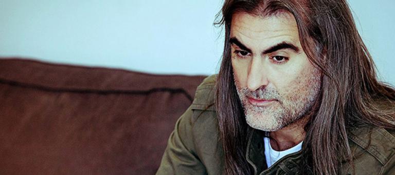 «Χρωστάω μια συγγνώμη»: Το νέο τραγούδι του Φίλιππου Πλιάτσικα και η ξεχωριστή αφορμή της δημιουργίας του