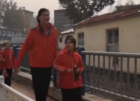 Η 11χρονη που έχει ύψος 2,10 μέτρα (vid)