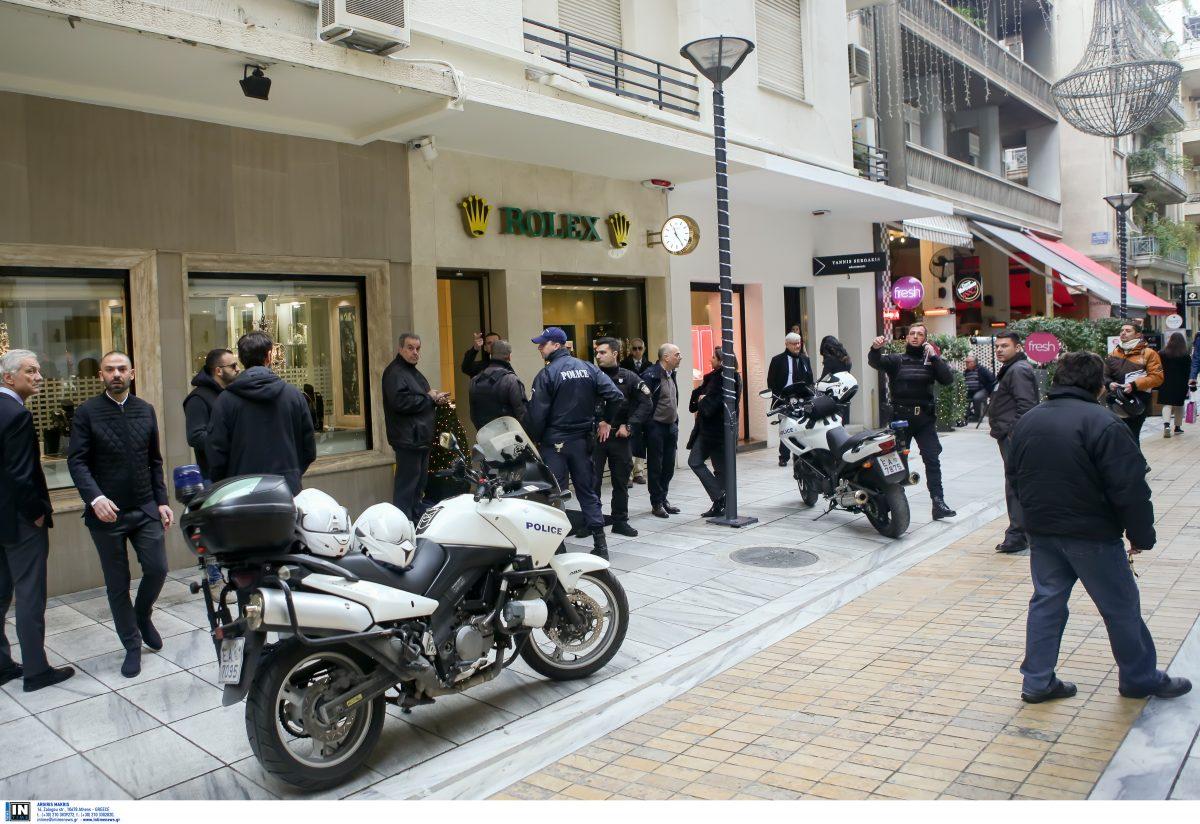 Ληστεία στη Rolex: Έτσι άρπαξε τα ρολόγια ο δράστης – Γιατί αγνόησε τις κάμερες
