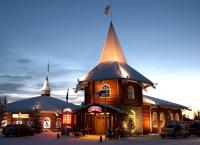 Ροβανιέμι: Η σκοτεινή ιστορία του χωριού του Άγιου Βασίλη και η γυναίκα που το “αναγέννησε”