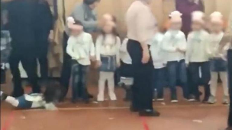 Πολύ ξύλο: Μητέρες πλακώθηκαν σε παιδική γιορτή για την καλύτερη θέση! (vid)