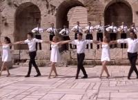 Viral: Αυτό είναι το συρτάκι που ξεπέρασε τις 14 εκατομμύρια προβολές (vid)