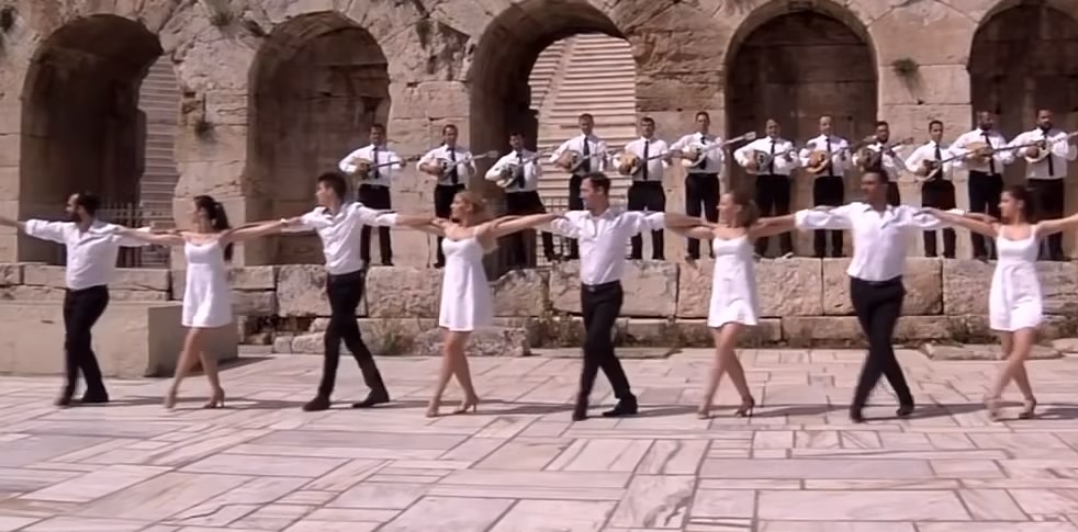 Viral: Αυτό είναι το συρτάκι που ξεπέρασε τις 14 εκατομμύρια προβολές (vid)