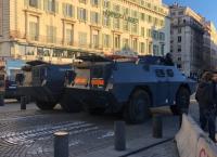 Κίτρινα γιλέκα: “Μάχη” στο Παρίσι – Mαζική χρήση τεθωρακισμένων κατά του γαλλικού λαού (pics&vids)