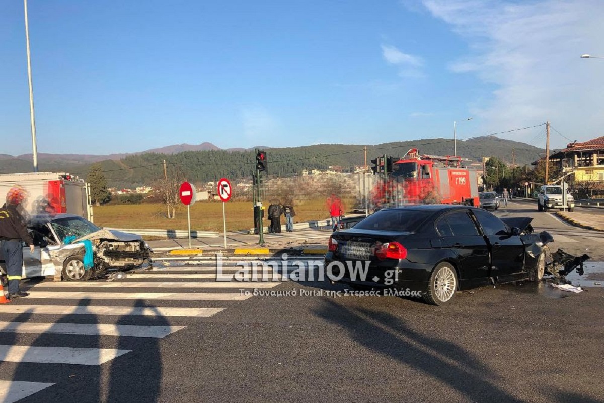 Τροχαίο ατύχημα στην Εθνική Οδό Λαμίας – Καρπενησίου: Σφοδρή σύγκρουση οχημάτων με τέσσερις τραυματίες (pics)