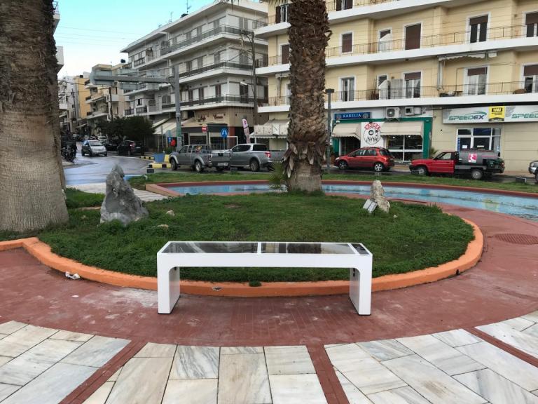 Έξυπνα παγκάκια: Πρωτοπορία από Δήμους της Κρήτης