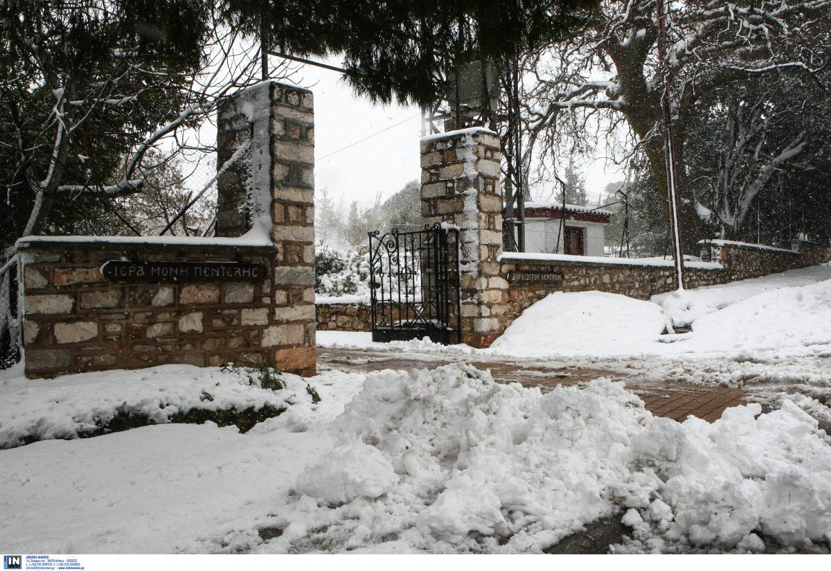 Αθήνα χιόνια: Διακοπή ρεύματος στα βόρεια προάστια (pics)