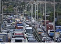Ουρές χιλιομέτρων στην Αττική οδό λόγω τροχαίου – Ένας τραυματίας Ουρές χιλιομέτρων στην Αττική οδό λόγω τροχαίου – Ένας τραυματίας