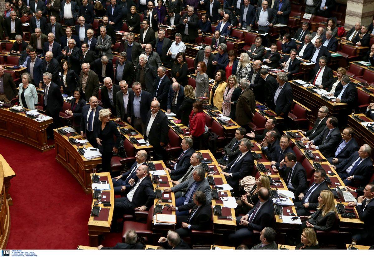 Συμφωνία των Πρεσπών: Ο ΣΥΡΙΖΑ χειροκρότησε τη ΝΔ