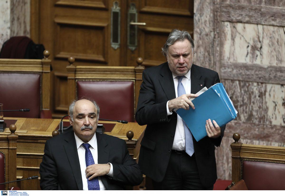 Συμφωνία των Πρεσπών: Ο Κατρούγκαλος κατέθεσε το επίσημο κείμενο του Συντάγματος της ΠΓΔΜ