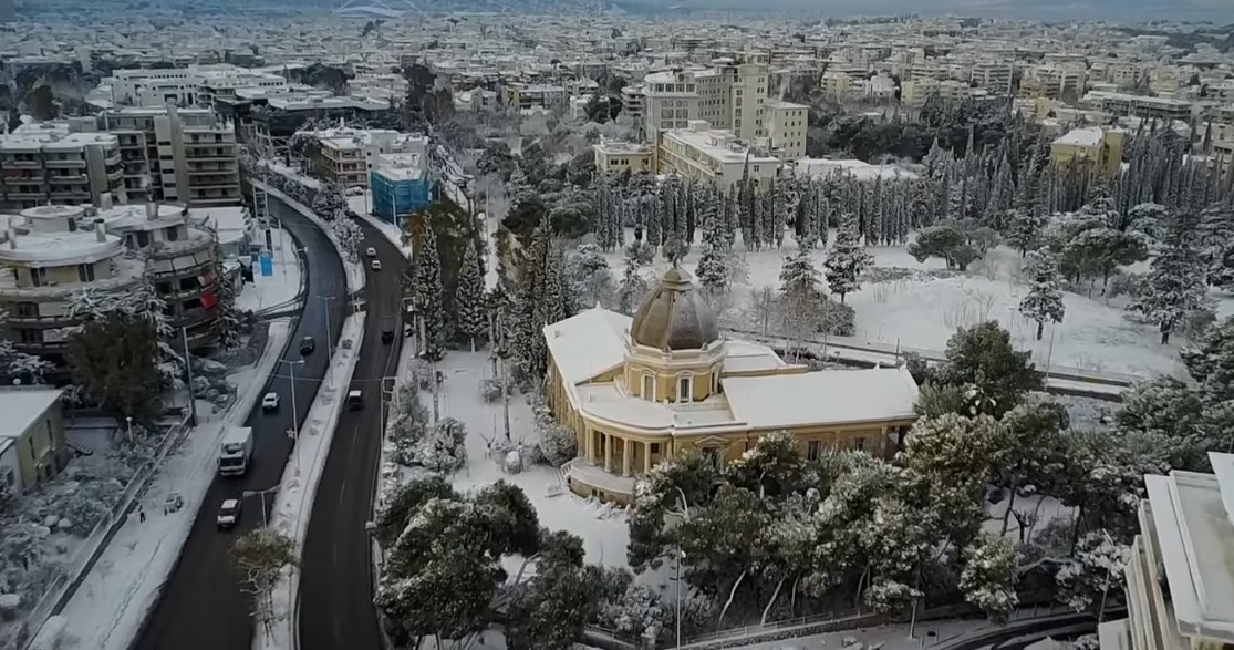 Καιρός Κηφισιά: Η αριστοκράτισσα της Αττικής “ντυμένη” στα λευκά (vid)
