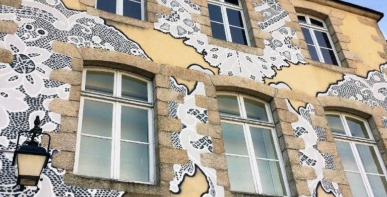 Οι δαντέλες της NeSpoon «ντύνουν» όψεις κτιρίων