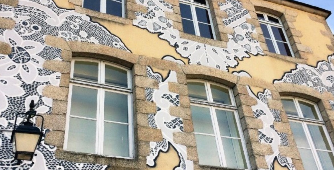 Οι δαντέλες της NeSpoon «ντύνουν» όψεις κτιρίων