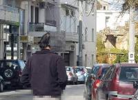 Γυμνός στα Χανιά: Κυκλοφορεί στους δρόμους σαν να μην τρέχει τίποτα (pic)