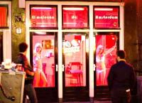 Άμστερνταμ ώρα μηδέν: Η ιστορία μιας σκλάβας του σεξ που έπαιζαν ρώσικη ρουλέτα οι προαγωγοί της
