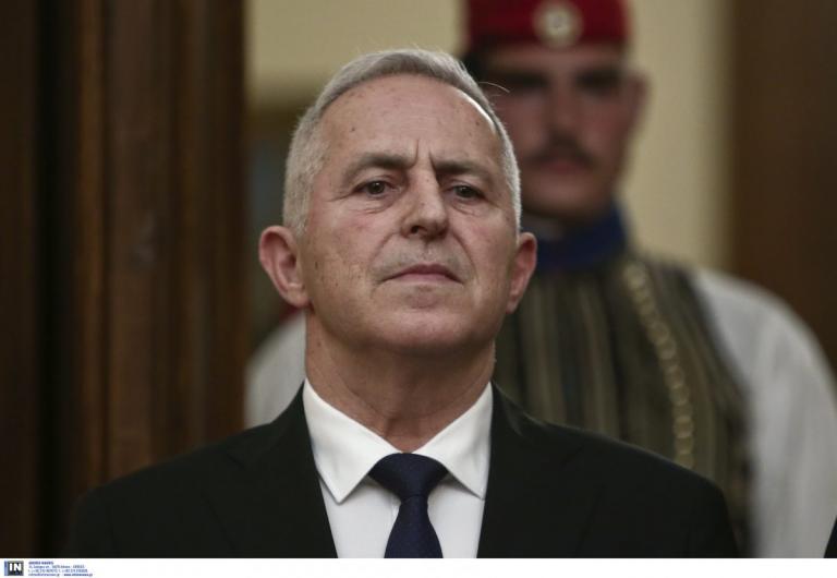Ευάγγελος Αποστολάκης: Ορκίστηκε ως νέος υπουργός Εθνικής Άμυνας (pics)