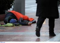 Κακοκαιρία: Βοήθεια σε αστέγους στους παγωμένους δρόμους της Αθήνας