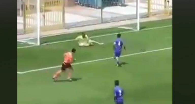 Τον αγκάλιασε για να πανηγυρίσουν και σημείωσαν το πιο αστείο αυτογκόλ στην ιστορία (vid)