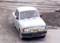 Viral: Από αυτό το αυτοκίνητο βγήκαν 17 άνθρωποι – Δείτε πως χώρεσαν (vid)