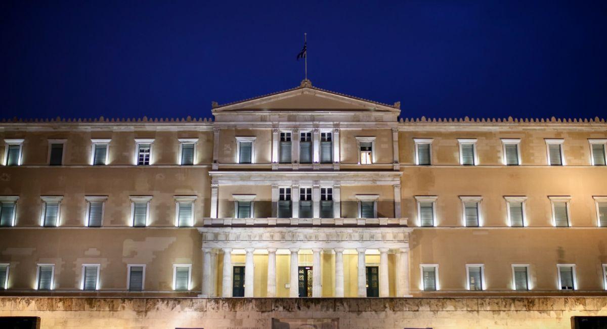 Μεταγραφές βουλευτών: Το “παζάρι” στη Βουλή και όλες οι αλλαγές στα κόμματα από το 2015 μέχρι και σήμερα
