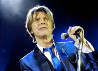 Ντέιβιντ Μπάουι: Ο χαμαιλέοντας της ροκ σκηνής και η ταινία εμπνευσμένη από το θάνατό του