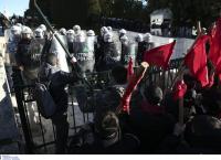 Συλλαλητήριο εκπαιδευτικών: Ολοκληρώθηκε η επεισοδιακή πορεία στο κέντρο της Αθήνας (pics)