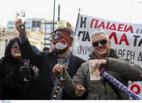 Συλλαλητήριο εκπαιδευτικών: Επεισόδια και ξύλο στην πορεία προς το Μαξίμου (pics)