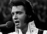 Έλβις Πρίσλεϊ: Σαν σήμερα γεννήθηκε ο “βασιλιάς” του ροκ-εντ-ρολ