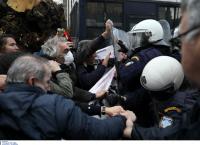 Συγκέντρωση εκπαιδευτικών: Επεισόδια στο κέντρο της Αθήνας (pics)