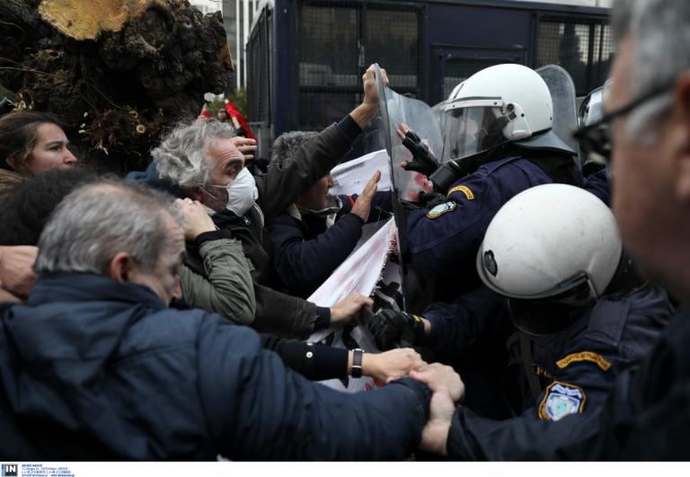 Συγκέντρωση εκπαιδευτικών: Επεισόδια στο κέντρο της Αθήνας (pics)