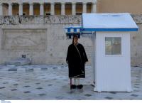 Με τζιπ η αλλαγή φρουράς στον Άγνωστο Στρατιώτη – Συγκινητικές εικόνες