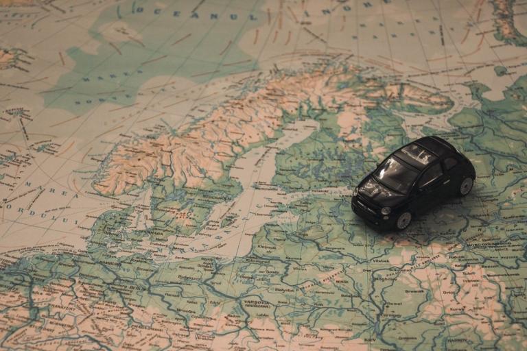 Fiat 500: Το μικρό τετράτροχο που νικά κατά κράτος τους… μεγάλους