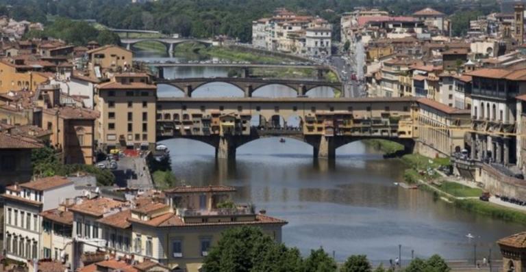 Φλωρεντία: Πρόστιμο σε Ελληνίδα γιατί προσπάθησε να γράψει πάνω σε ιστορική γέφυρα