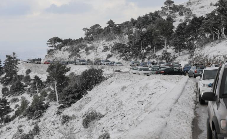 Καιρός τώρα: Απαγόρευση της κίνησης φορτηγών λόγω χιονόπτωσης σε Μαλακάσα και Βίλια