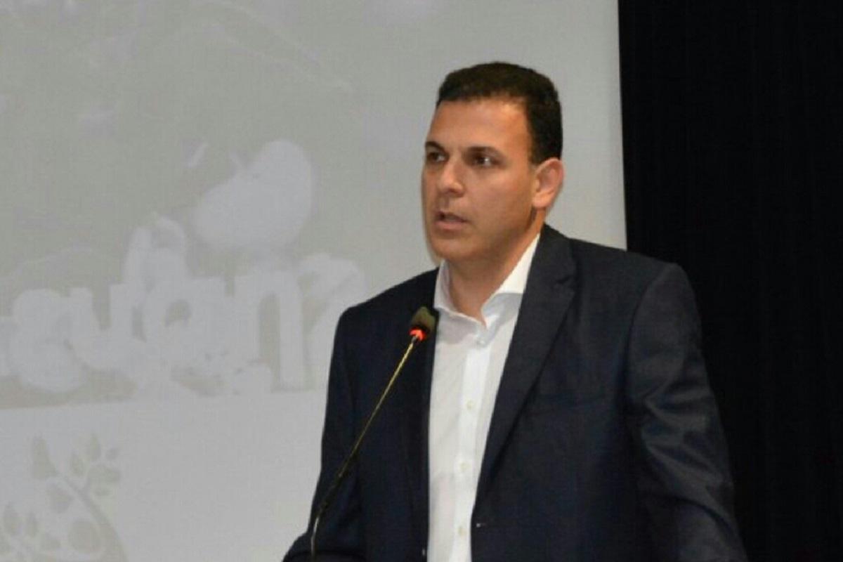 Καραμέρος: Υπονομεύει την οικονομική αυτοτέλεια και το αυτοδιοίκητο των ΟΤΑ η απόφαση της κυβέρνησης