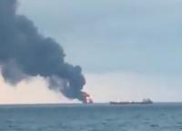 Συναγερμός στην Κριμαία: Εκρήξεις και φωτιά σε δύο πλοία στα στενά του Κερτς