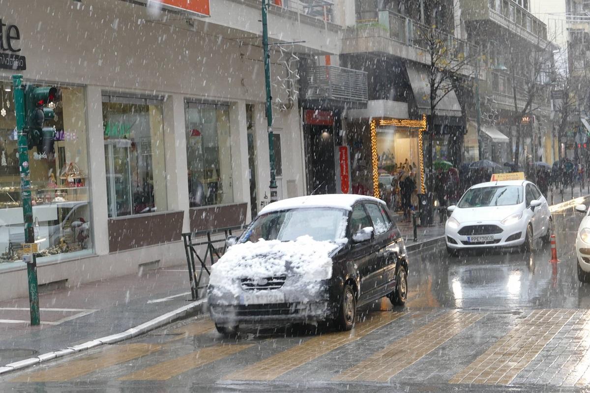 Λάρισα καιρός: “Ντύθηκε” στα λευκά όλη η πόλη (pics&vid)