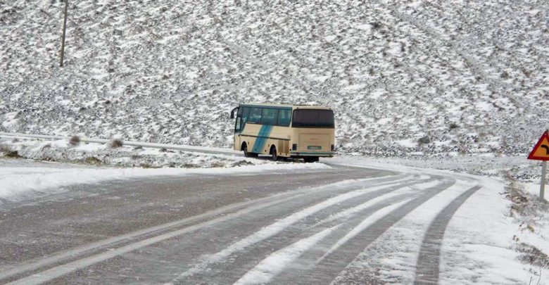 Φάρσαλα λεωφορείο: Πούλμαν γεμάτο μαθητές έφυγε απ’ την πορεία του λόγω παγετού