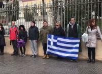 Συλλαλητήριο για τη Μακεδονία: Διαδηλωτές σχημάτισαν αλυσίδα έξω από το ΥΜΑΘ (pics&vid)