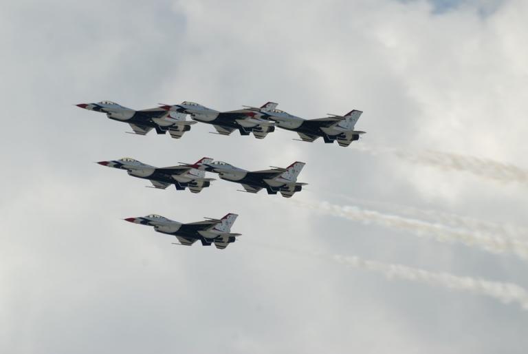Χαμηλή πτήση τουρκικού F-16 πάνω από τη νήσο Ρω