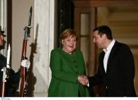 Επίσκεψη Μέρκελ: “Γονάτισε” το Twitter!
