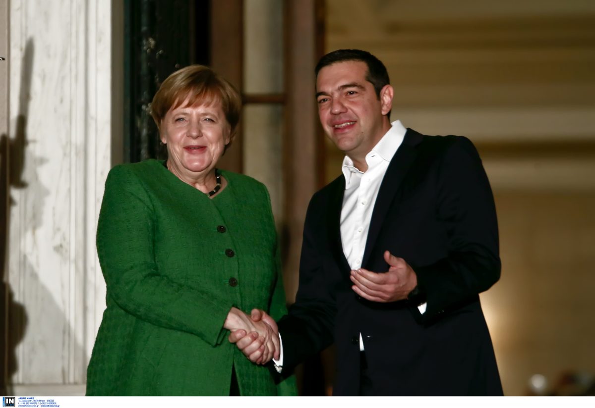 Αυτή είναι η φωτογραφία Τσίπρα – Μέρκελ που σαρώνει στο ίντερνετ