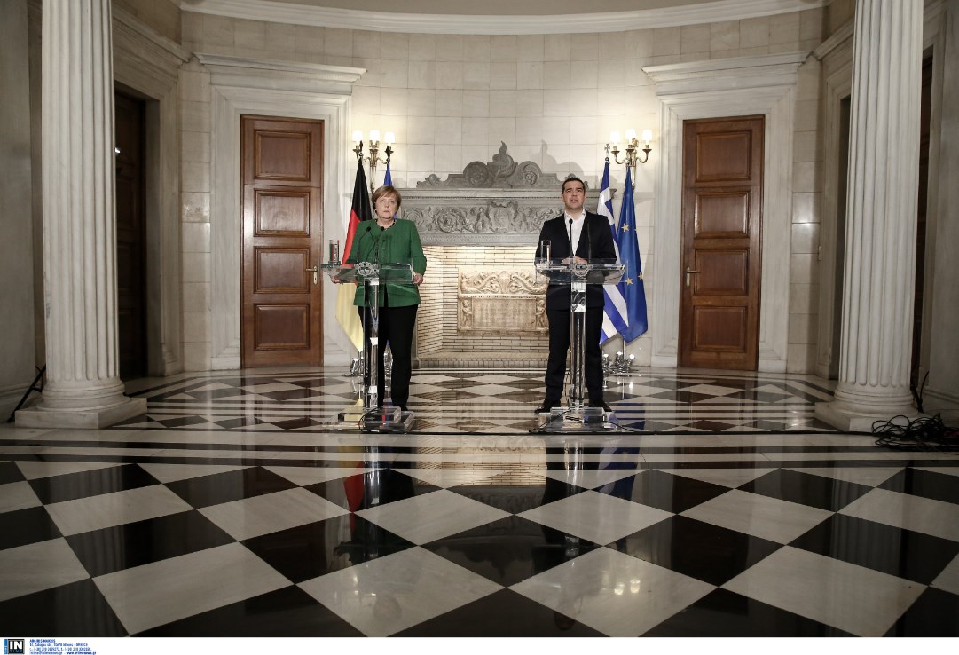 Επίσκεψη Μέρκελ στην Αθήνα: Τι είπαν στις επίσημες δηλώσεις οι δυο αρχηγοί (pics&vid)