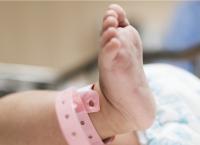 Γέννηση μωρού από τρεις γονείς: Επιφυλάξεις από τον βρετανικό Τύπο