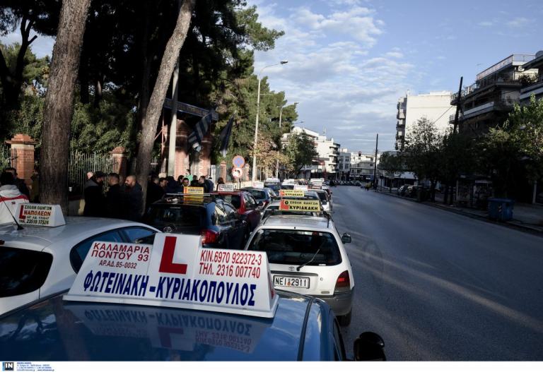 Περιφέρεια Αττικής: Στο πλευρό των εκπαιδευτών οδήγησης και των εξεταστών