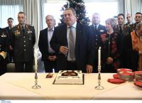 Πάνος Καμμένος: Δάκρυσε στην κοπή της πρωτοχρονιάτικης πίτας στο υπουργείο Άμυνας (pics)