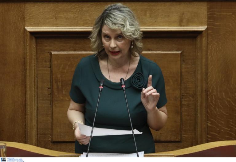Παπακώστα για Μητσοτάκη: “Θα καταθέσω αγωγή εναντίον του” (vid)