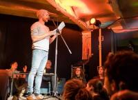 Poetry slam: Ένας νέος τρόπος ψυχαγωγίας που κερδίζει τους νέους